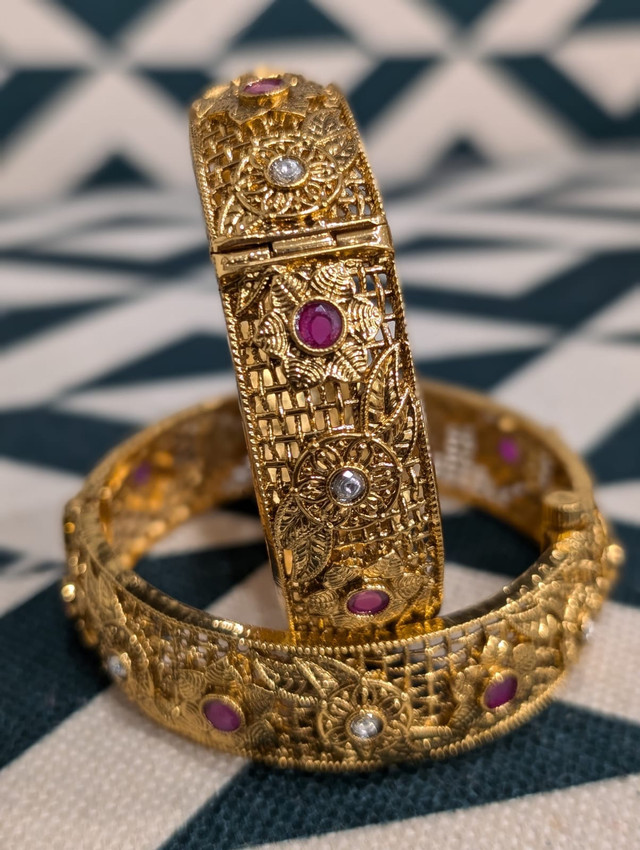 Indian imitation gold and kundan bangles - photo 4
