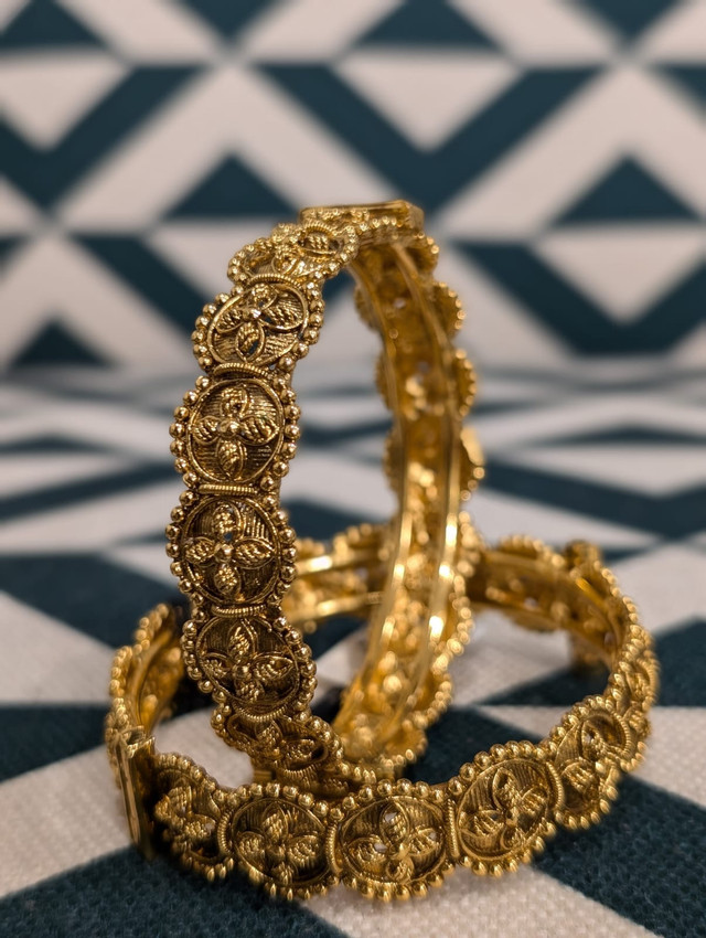 Indian imitation gold and kundan bangles - photo 5