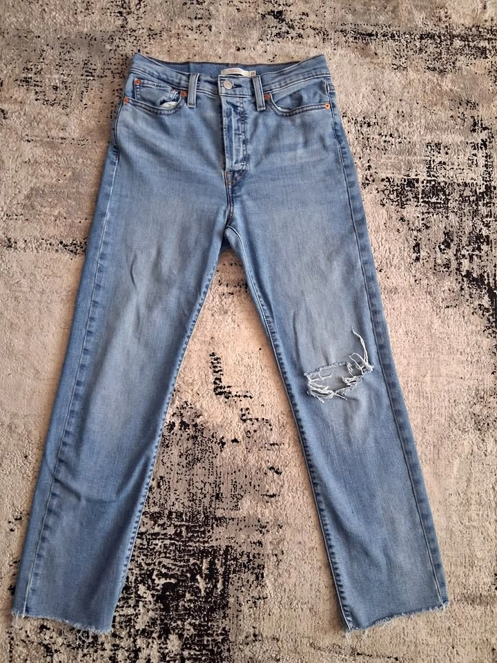 Levi's Women's high-rise straight-leg jeans