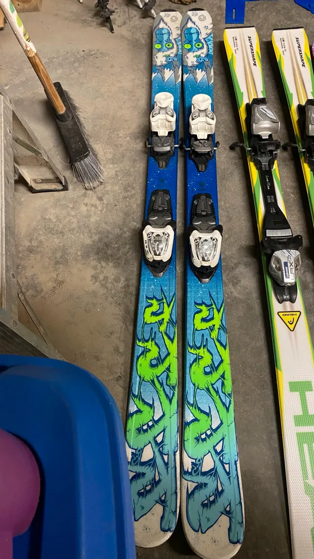 Junior and adult skis image indicator(4)