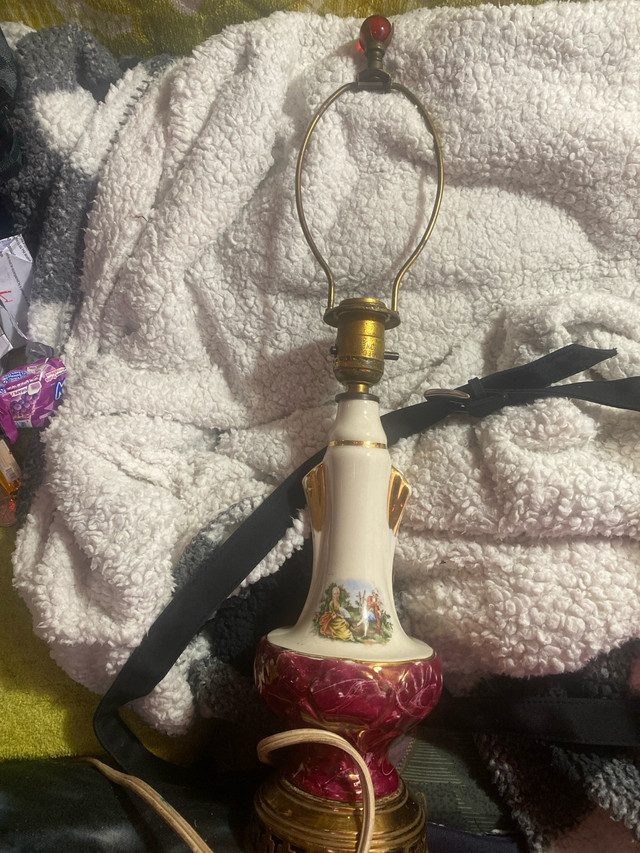 Vintage Porcelain urn Table Lamp