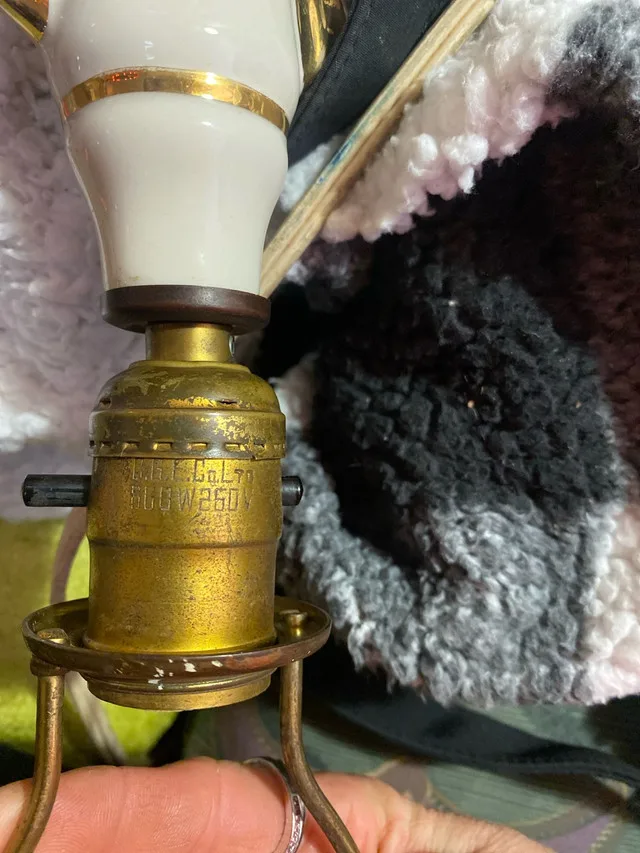 Vintage Porcelain urn Table Lamp image indicator(5)