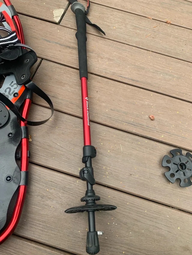 Snow shoes. Mountain profile image indicator(3)