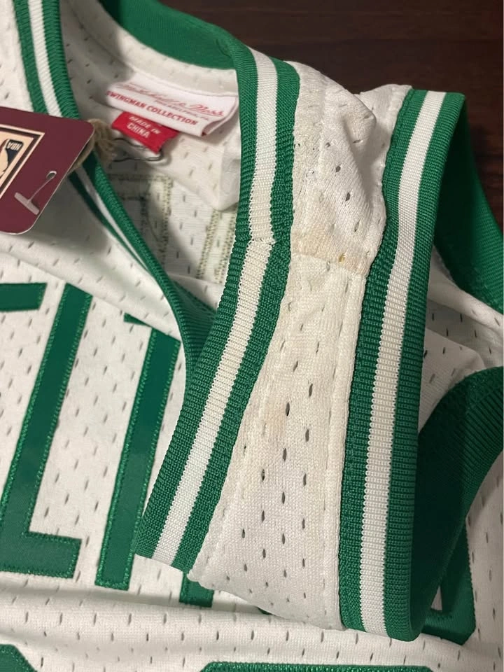 Boston Celtics - Larry Bird #33 Jersey - Size Medium - photo 4
