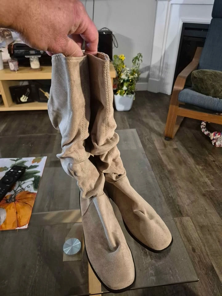 10 1/2 ladies knee high boots - photo 2