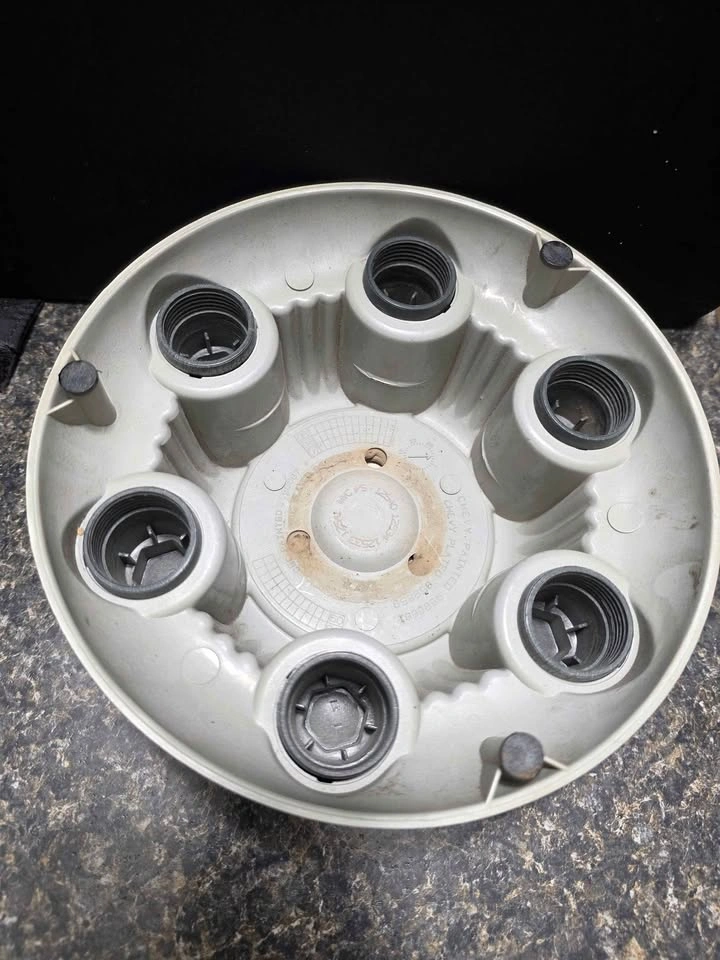 One Single Chevy GM Silverado Center 6 Lug Hub Cap - photo 2