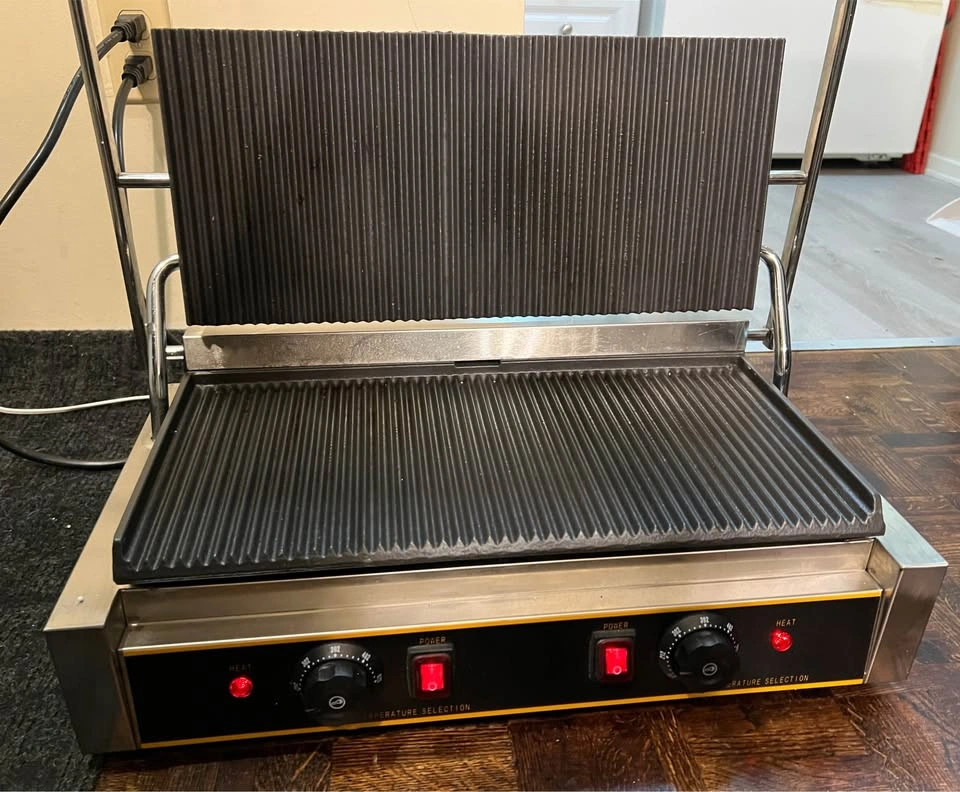 Commercial Extra-Large Panini Press Grill - photo 4