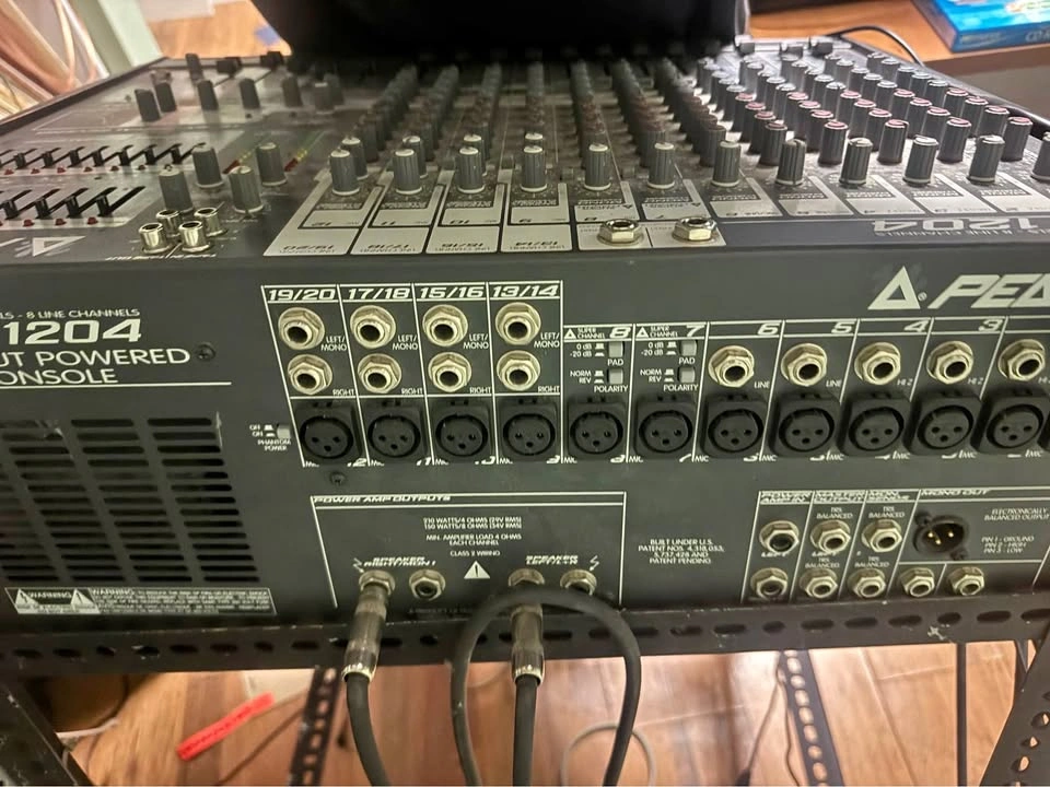 XR 1204 12 mic 8 line channels w/ Peavy speakers