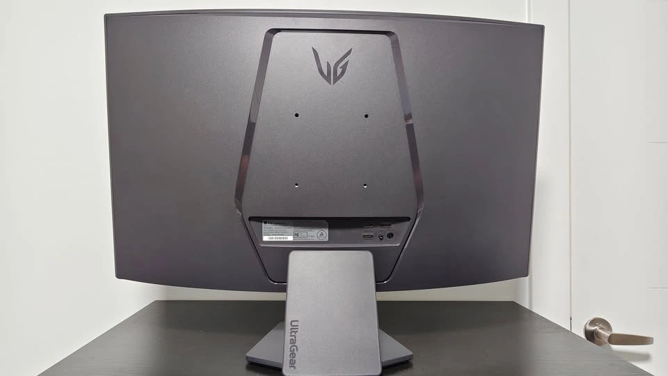 LG UltraGear 32" Curved Gaming Monitor 32GS60QX-B - photo 2
