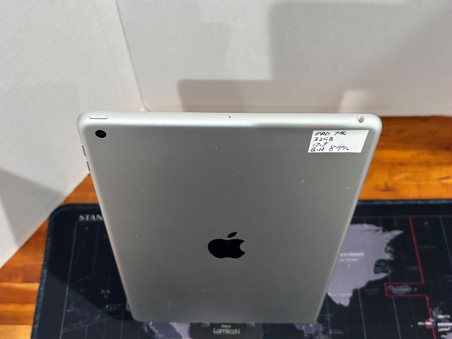 Apple iPad 7 32GB -Bad Front Camera - photo 2