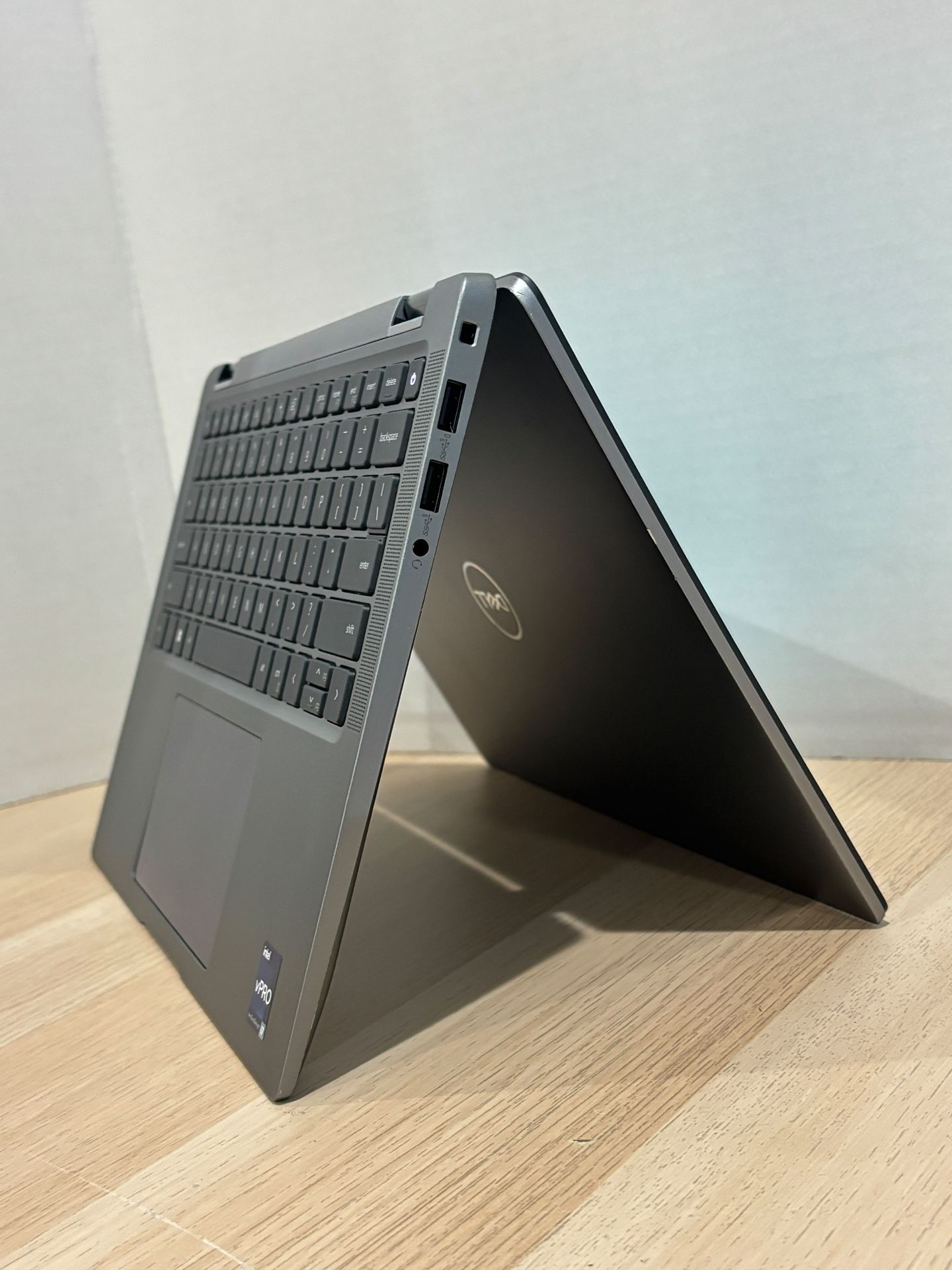 DELL LATITUDE 7440 Convertible Touchscreen i7 13th Gen 16GB - photo 3
