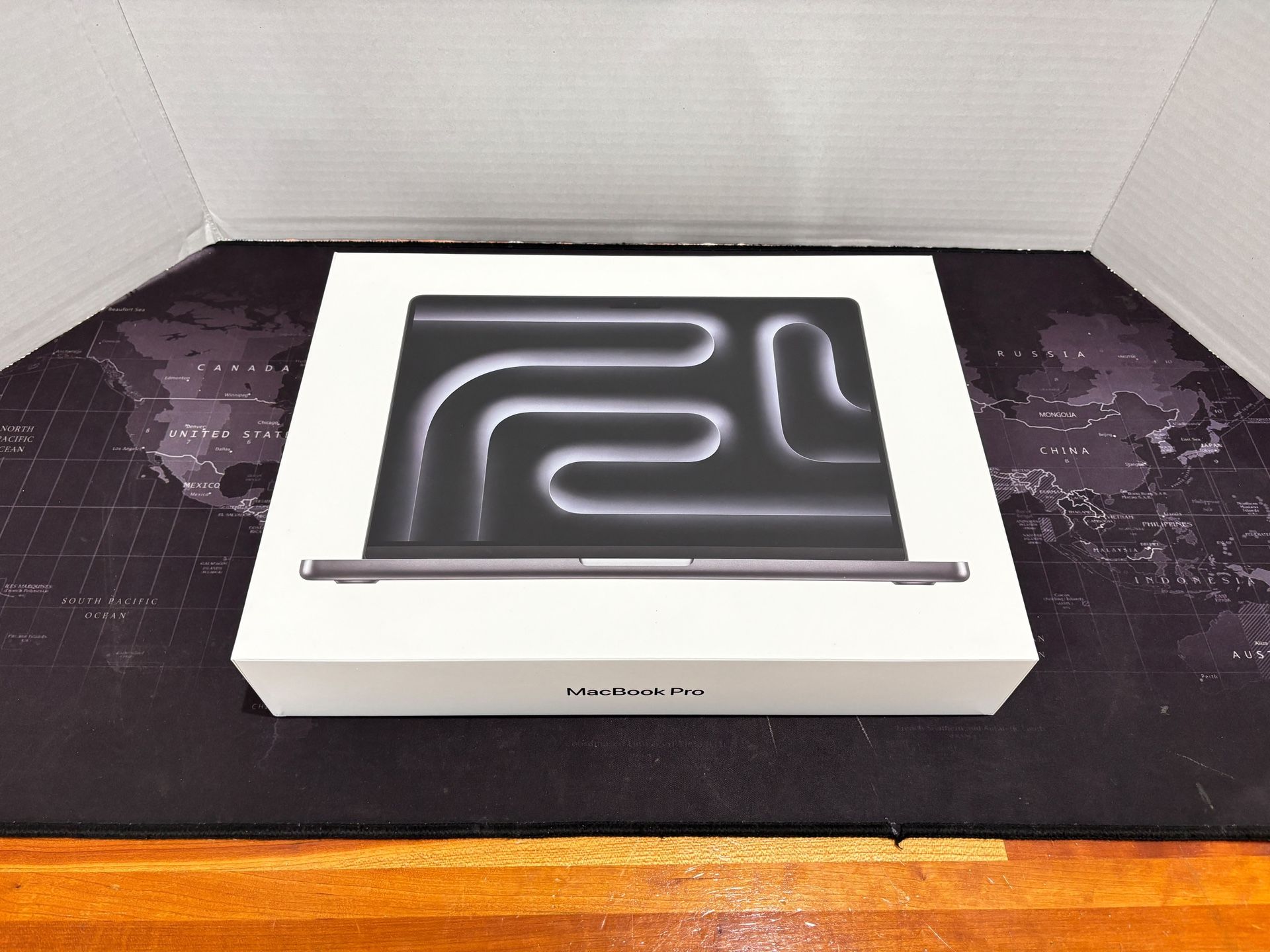 Apple Macbook Pro (M5 PRO) 24GB RAM 1TB SSD New Sealed - photo 2