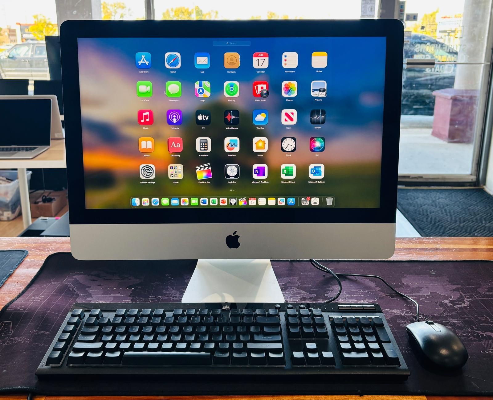 Apple iMac 21.5” 2017 4K with Radeon Pro 555 - Extras!!