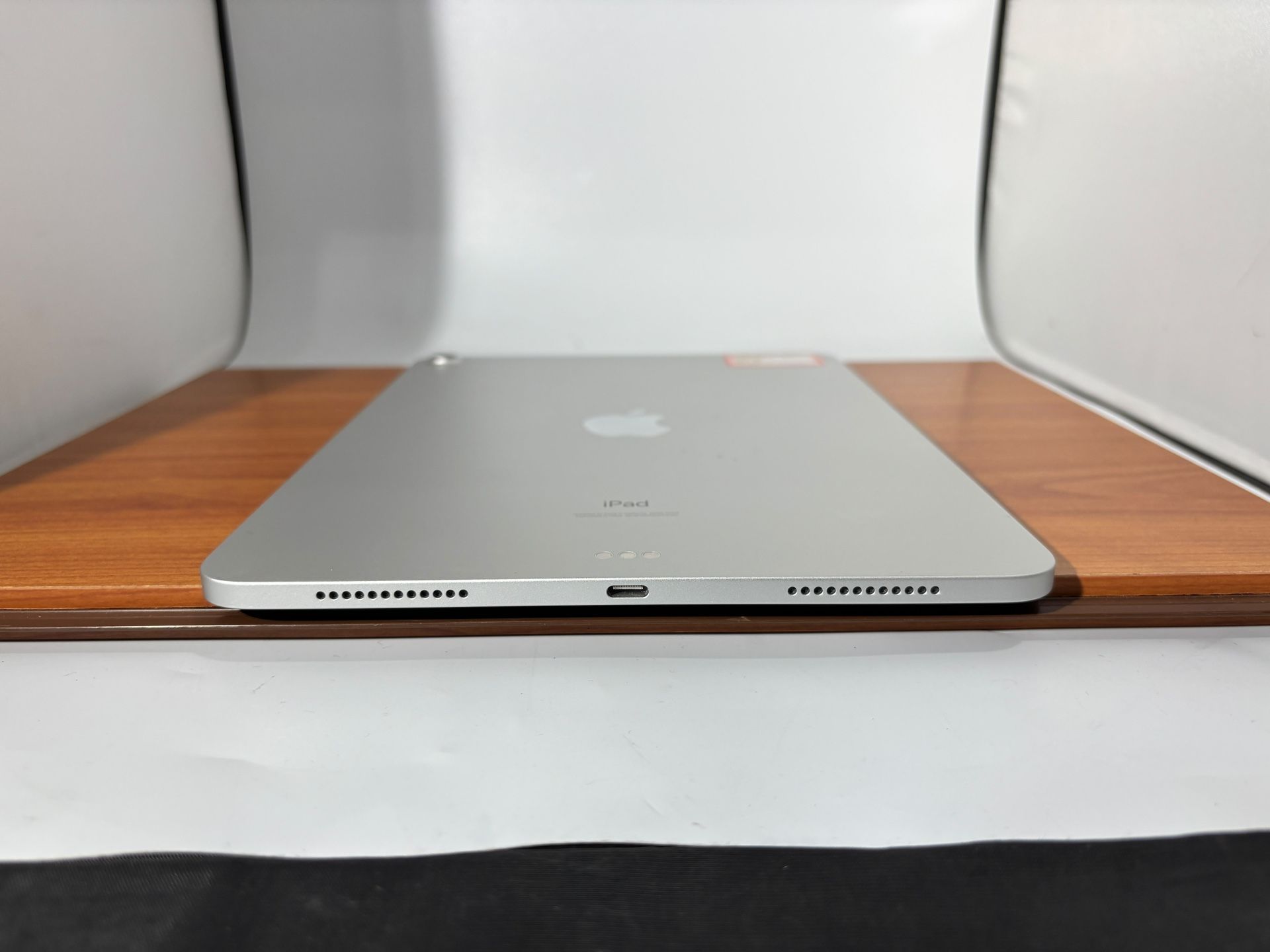 Apple IPAD AIR 4th Gen 10.9” 64GB - photo 2