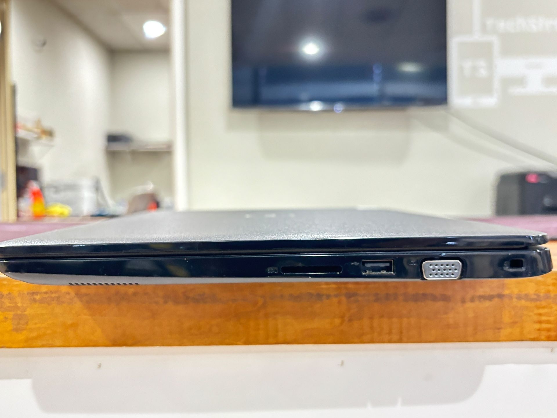 Dell Latitude 3400 Core i5-8365u 8GB 256GB SSD Windows 11 Pro - photo 4