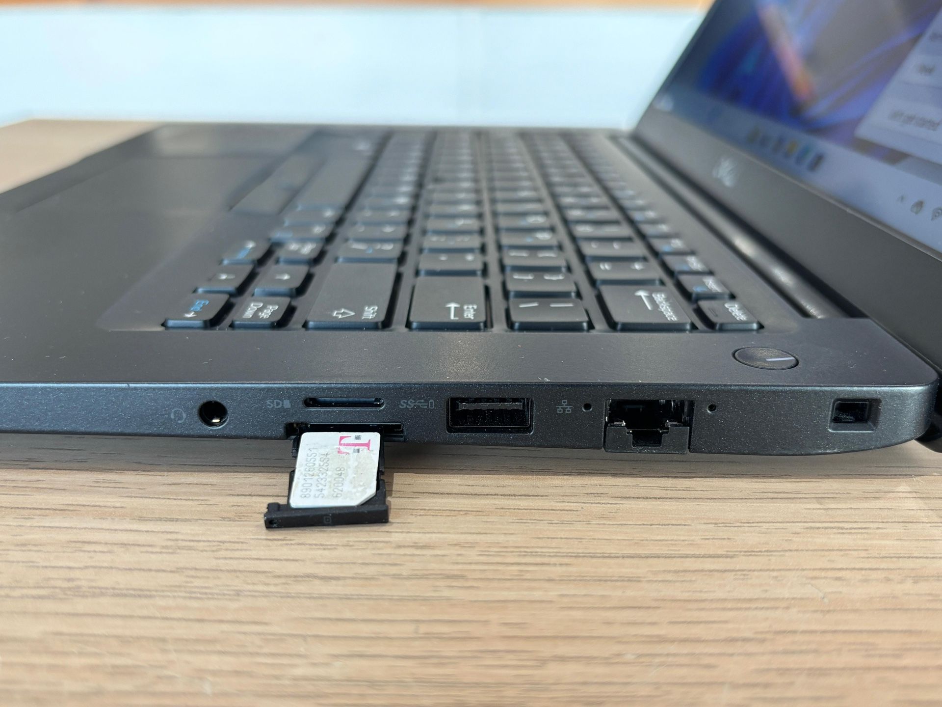 DELL LATITUDE 7490 14” i5-8350U 16GB RAM 256GB SSD Touch - photo 3