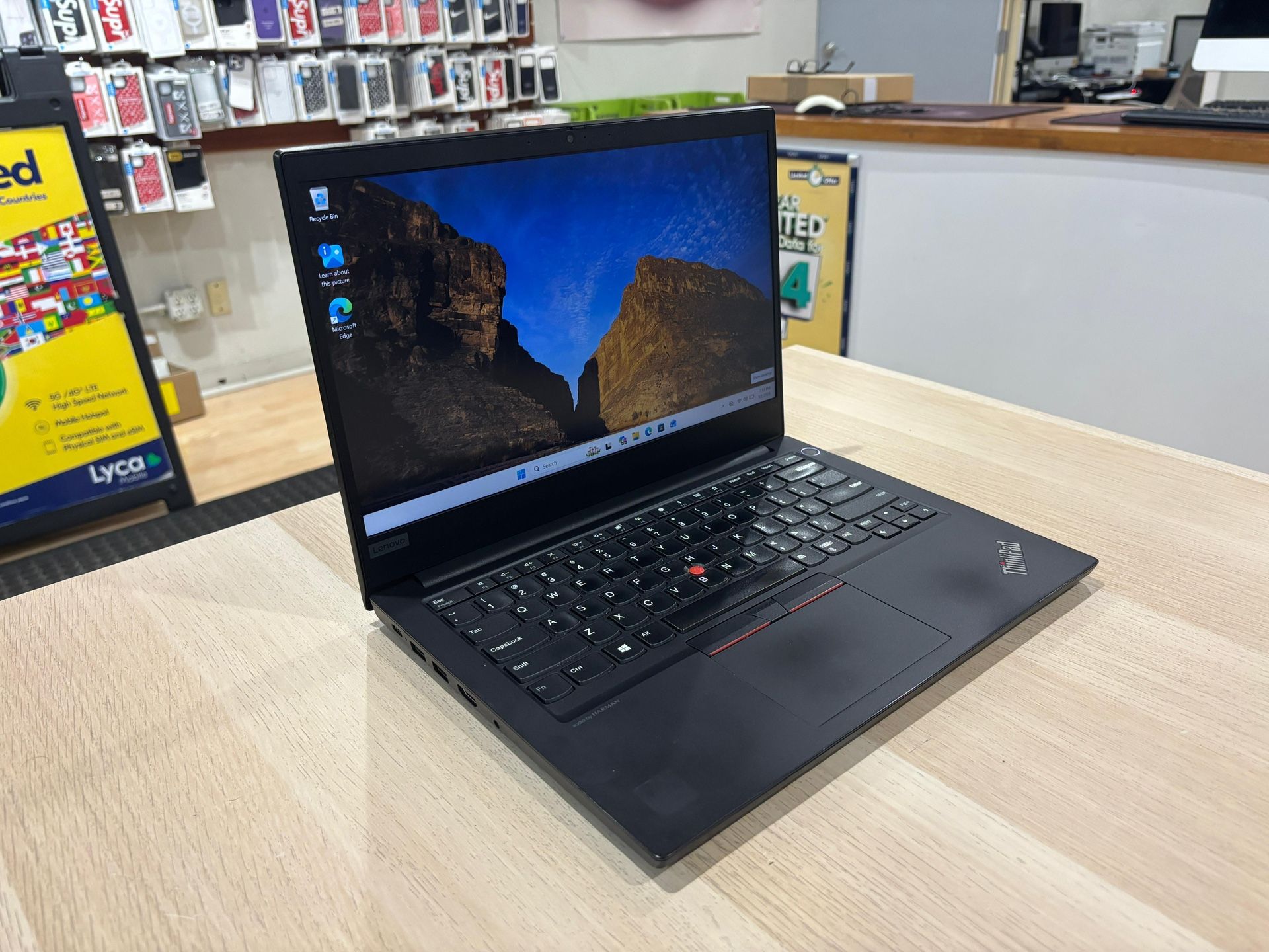 Lenovo E14 14” Core i5-10210u 8GB 256GB SSD Windows 11 PRO