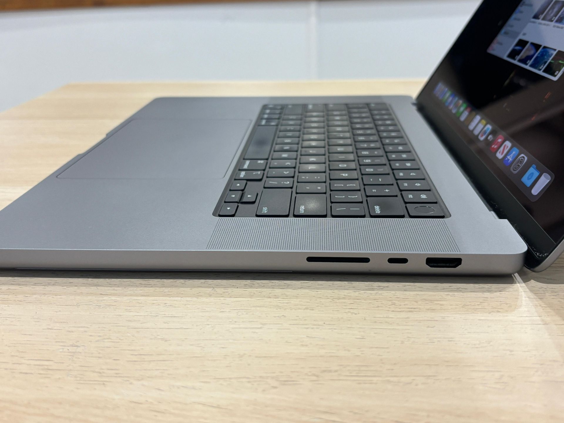 Apple MacBook Pro 16” M1 PRO 16GB 1TB Fully Functional - photo 3