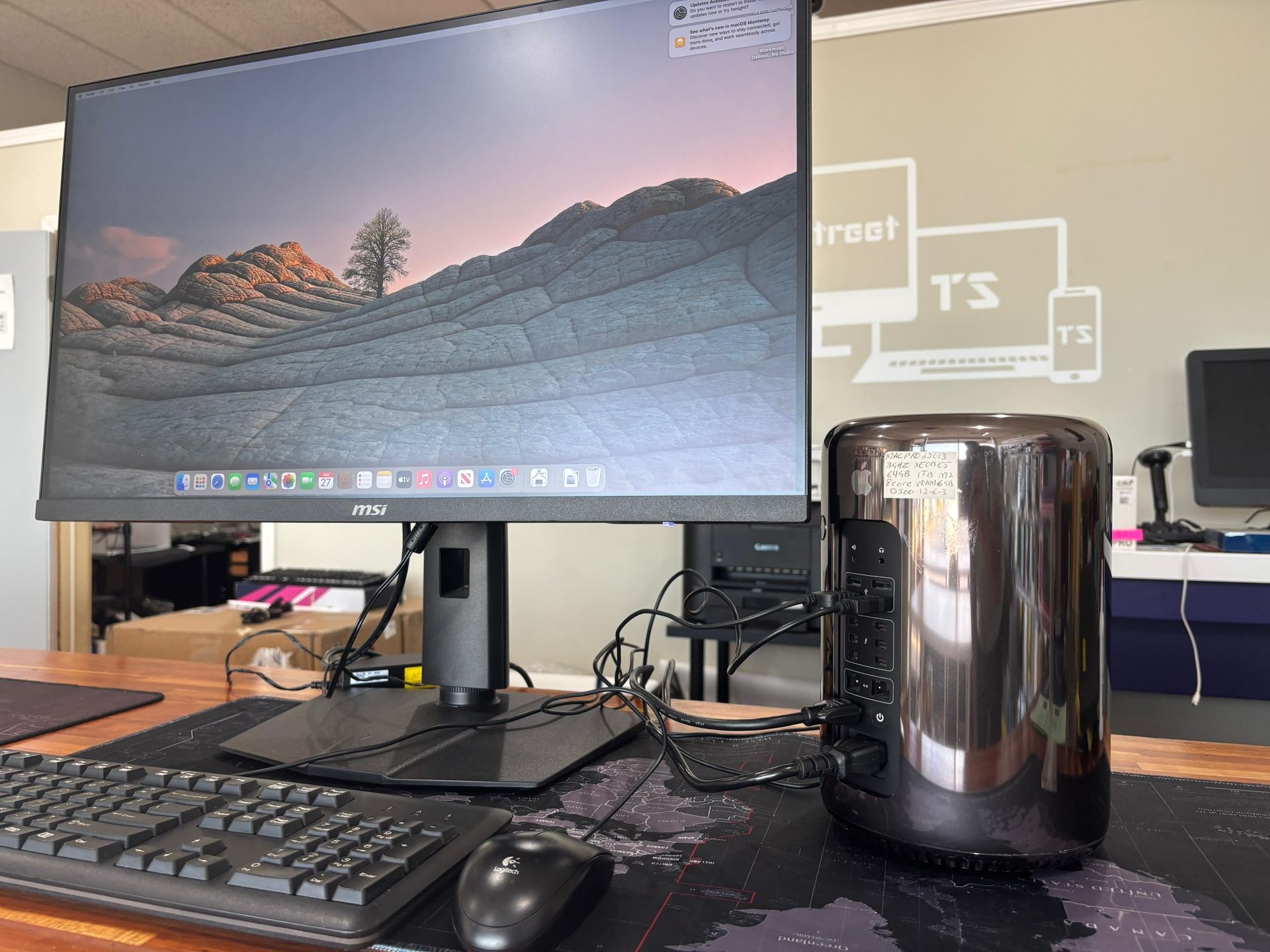 APPLE MAC PRO 3Ghz 8CORE Xeon E5 64GB RAM 1TB D500