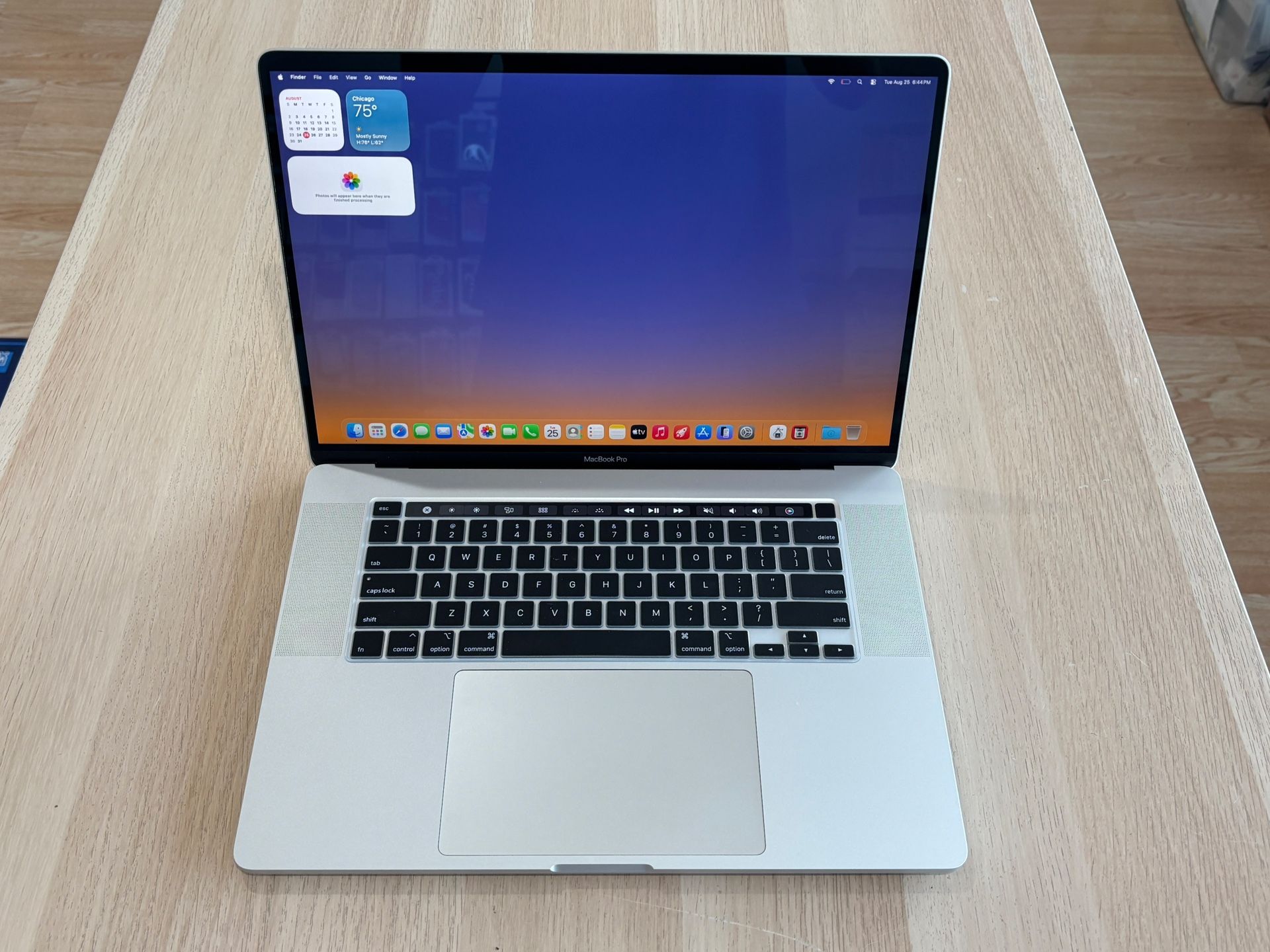 Apple MacBook Pro 16" 2019 i9 64GB RAM 1TB Radeon Pro 5500M