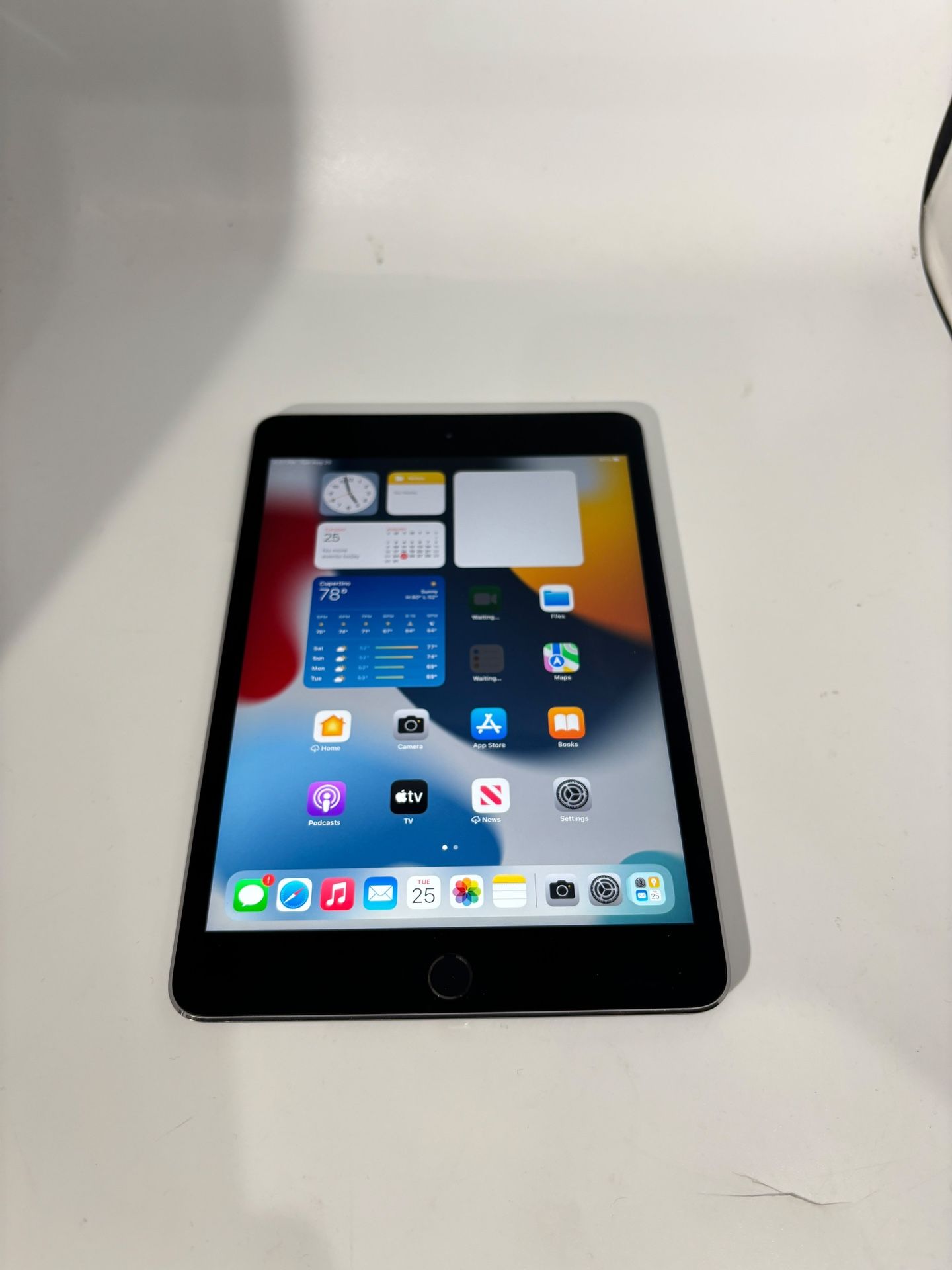 APPLE IPAD MINI 4 128GB Fully Functional