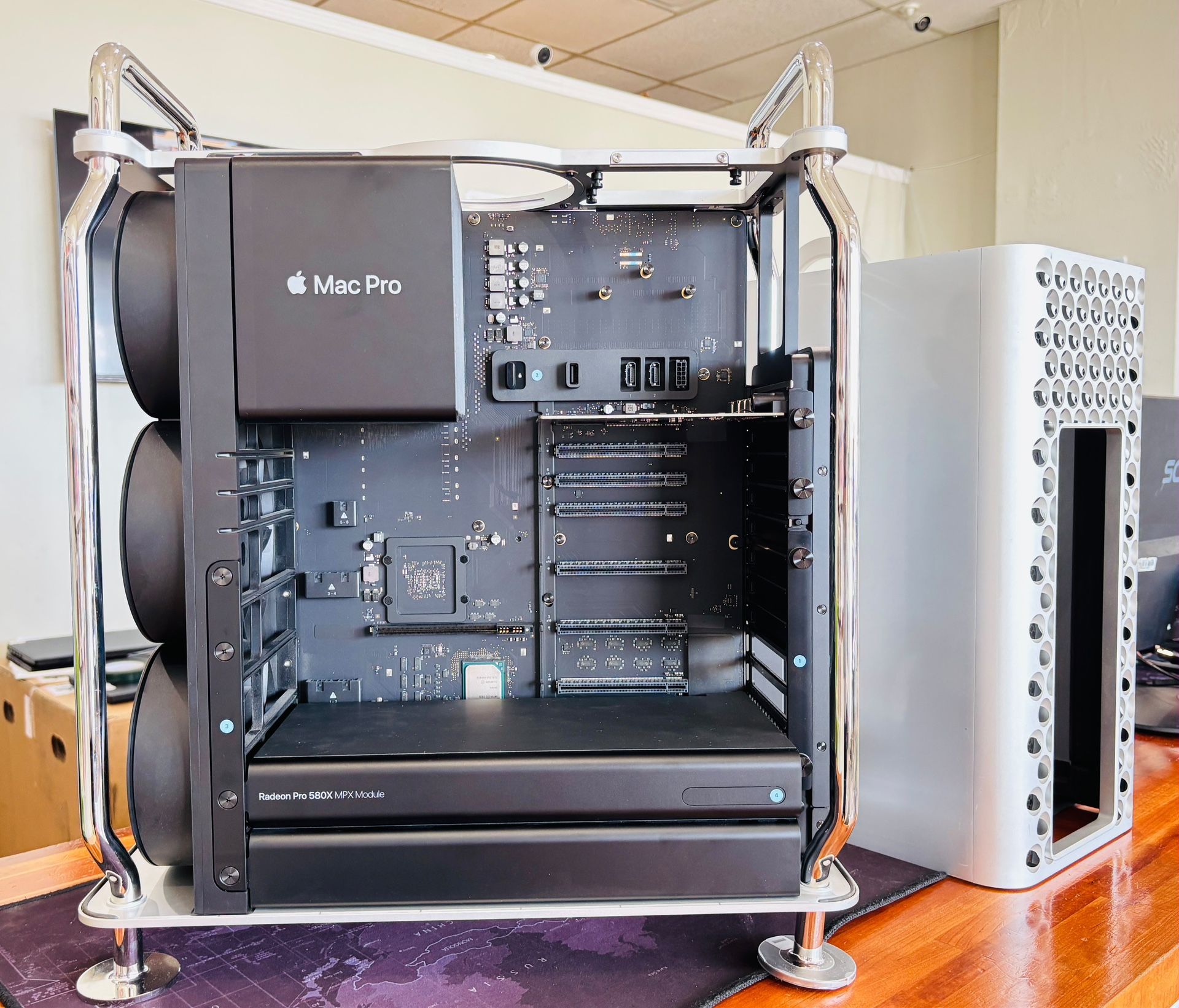 APPLE MAC PRO 2019 3.5Ghz 48GB 1TB Radeon Pro 580X - photo 3