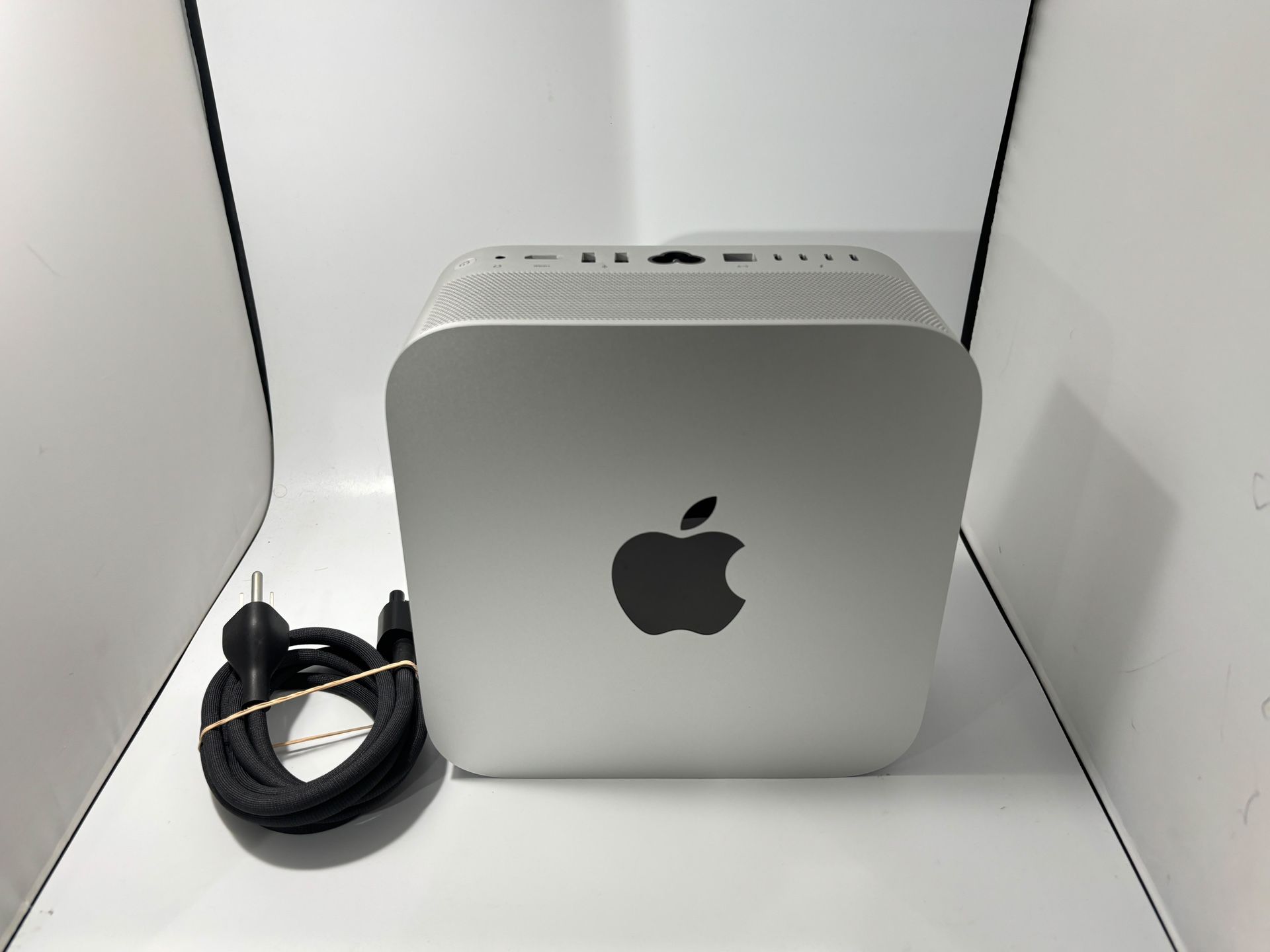 Apple MAC STUDIO 2023 M2 MAX 32GB RAM 512GB Fully Functional - photo 3