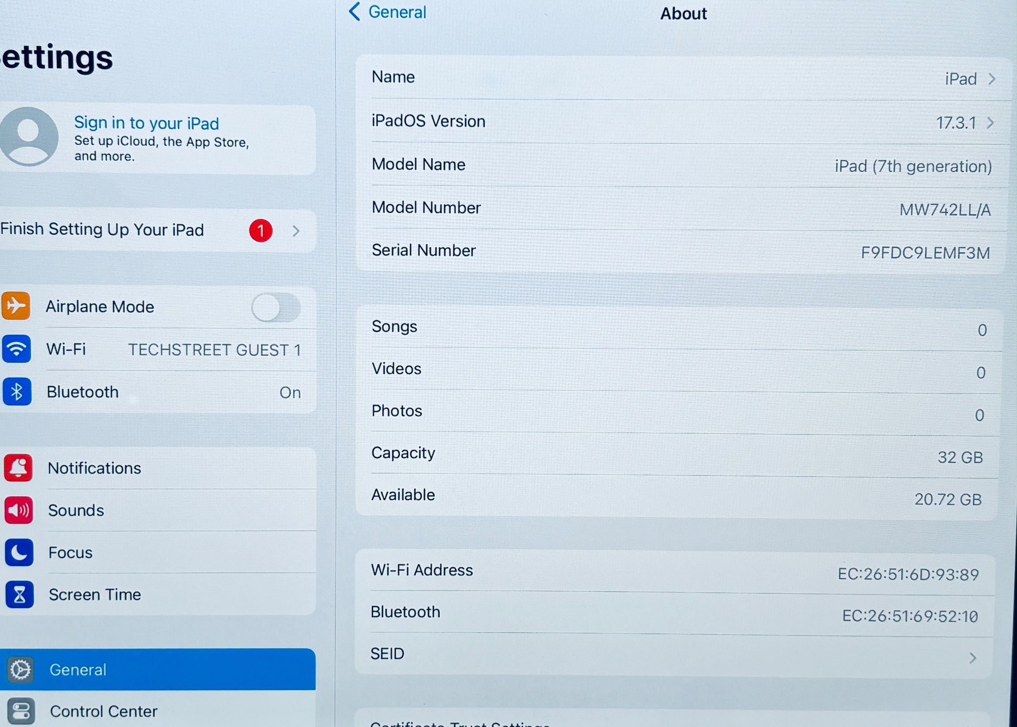 Apple iPad 7 10.2” 32GB Fully Functional - photo 2