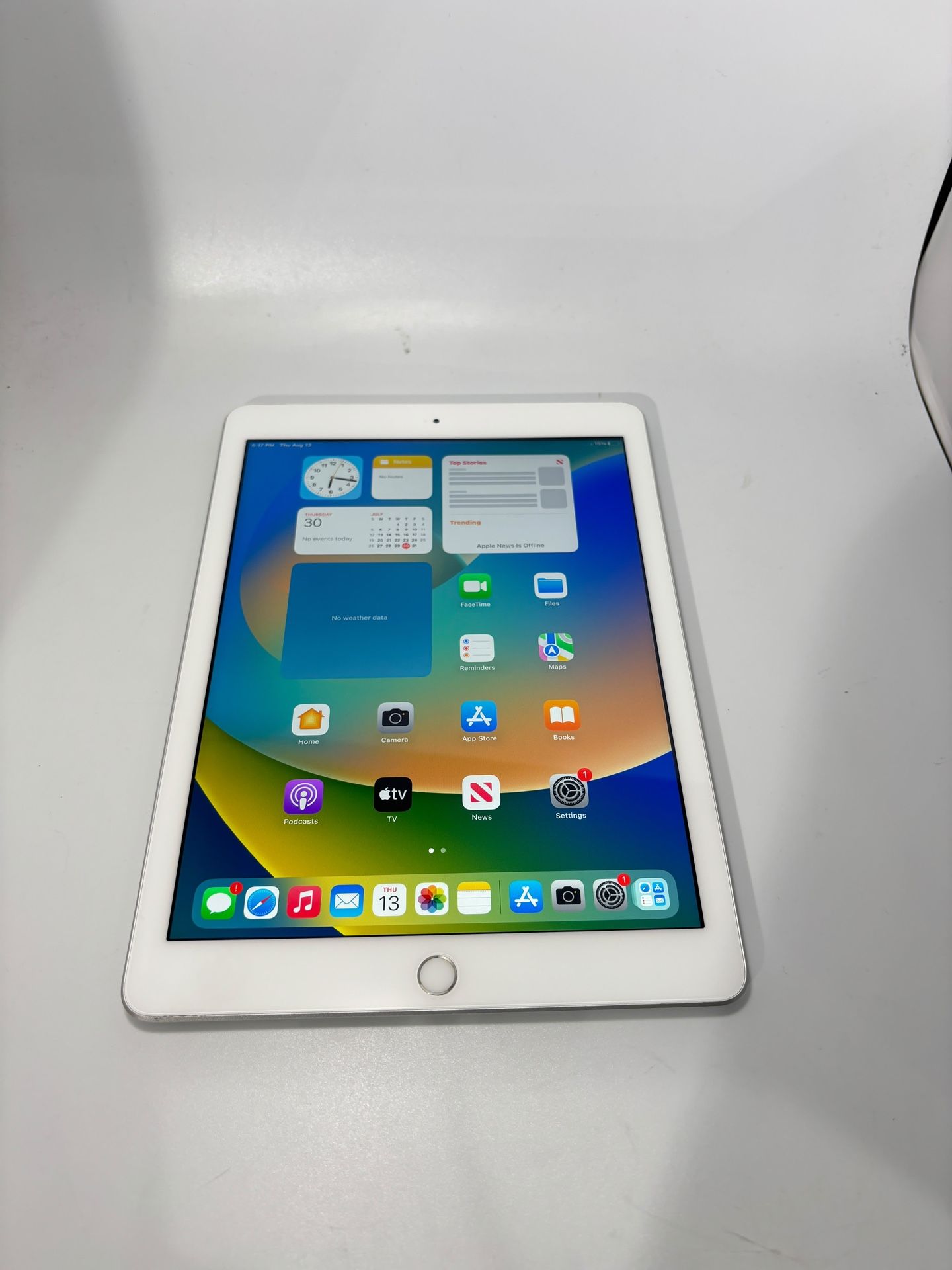 Apple Ipad 5 32GB Cellular Unlocked Fully Functional