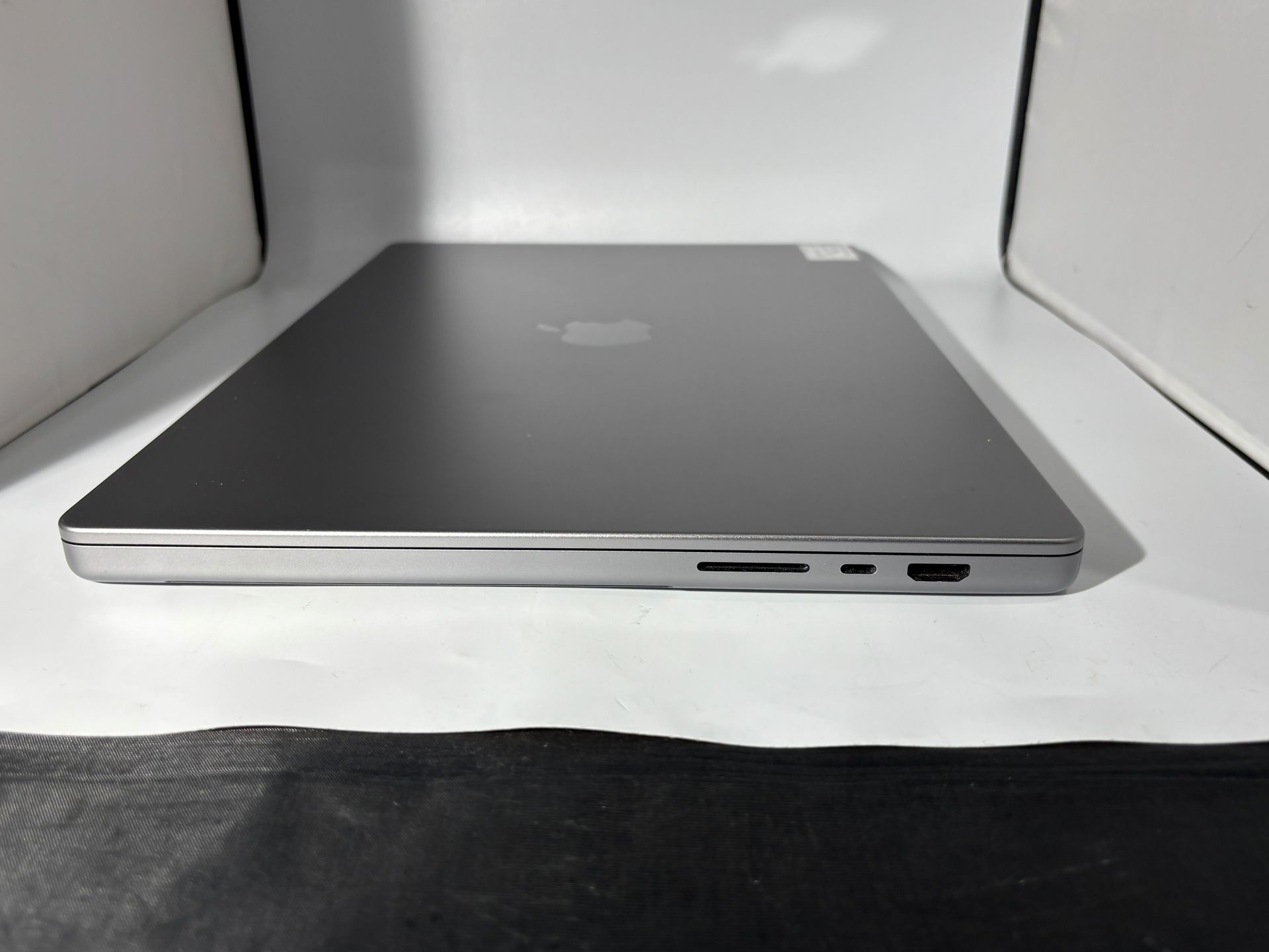 Apple MacBook Pro 16” M1 Pro | 2021 | 32GB RAM | 1TB Storage - photo 4