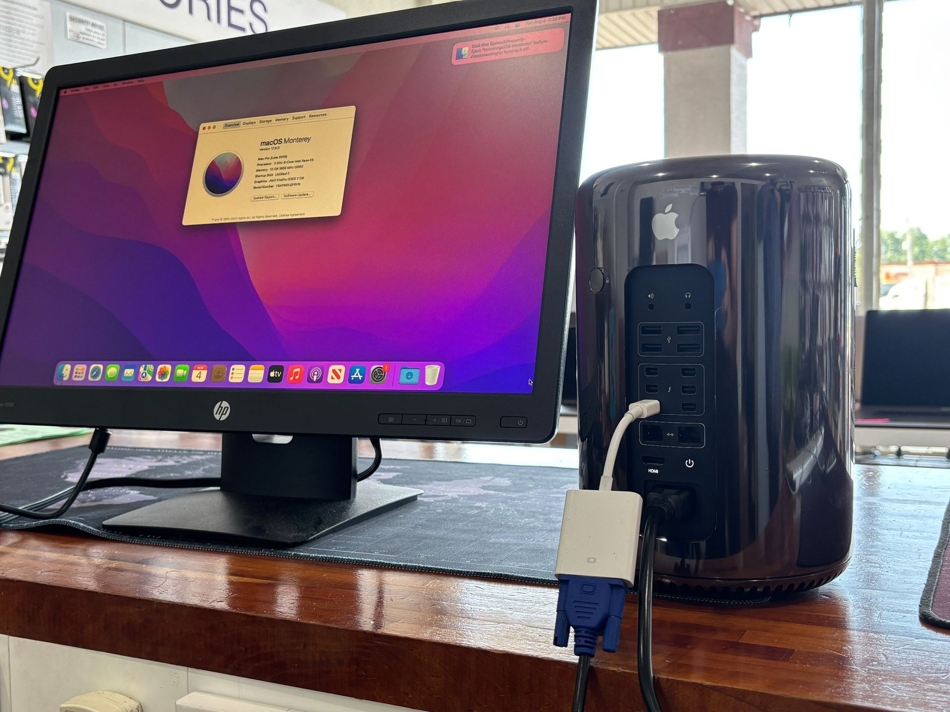 Apple Mac Pro 2013 3Ghz 8 Core Xeon 12GB RAM 128GB
