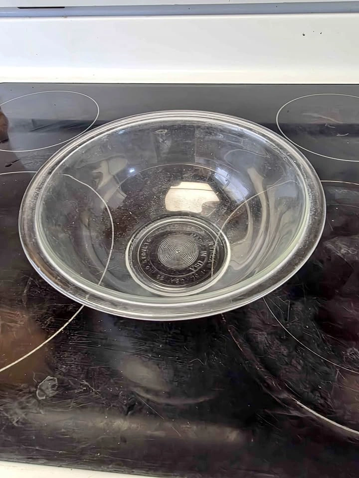 Vintage Pyrex Clear Glass Bowls & Pie Plate – Made in USA