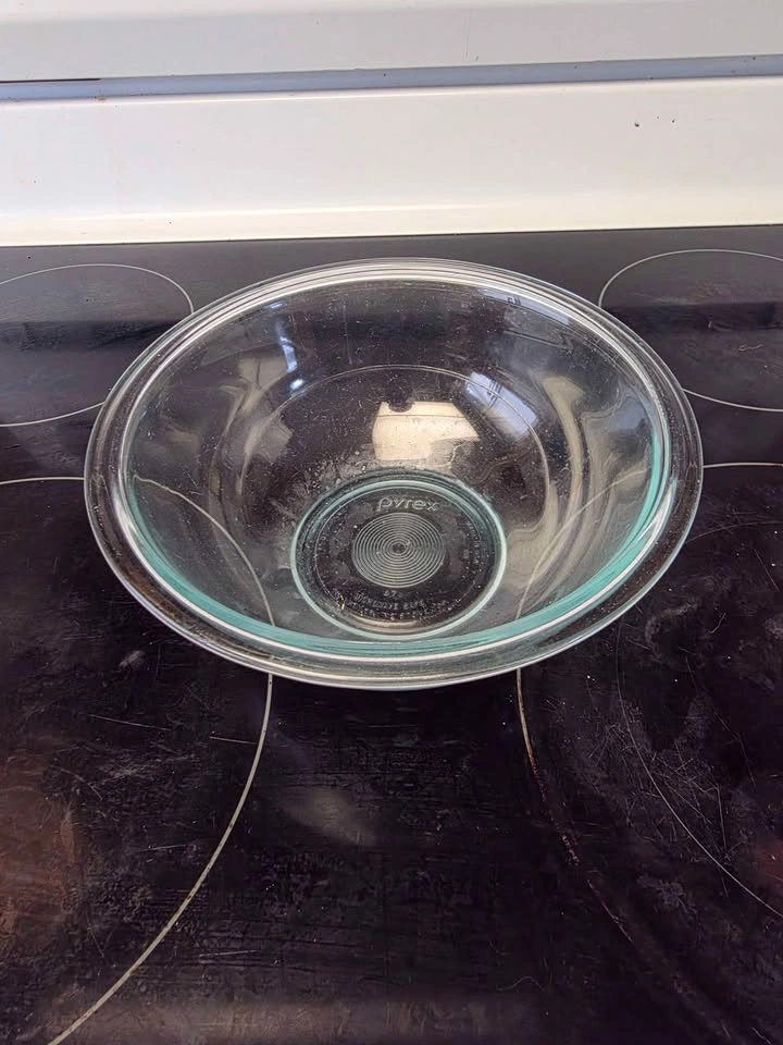 Vintage Pyrex Clear Glass Bowls & Pie Plate – Made in USA - photo 3