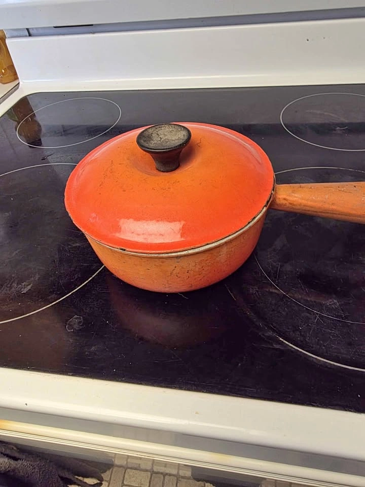Vintage Le Creuset Orange Saucepan – Size 18 – Made in France
