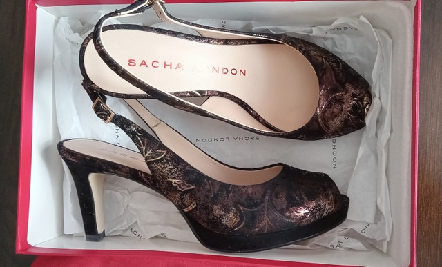 High heeled shoes. Size 8.Worn once.