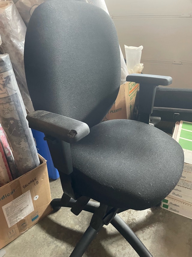 Swivel Office Chair - Adjustable Height