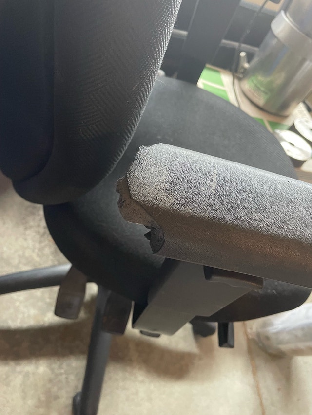 Swivel Office Chair - Adjustable Height - photo 3