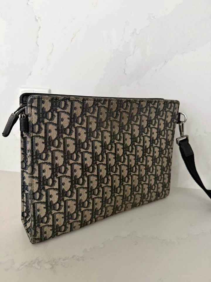 Dior pouch