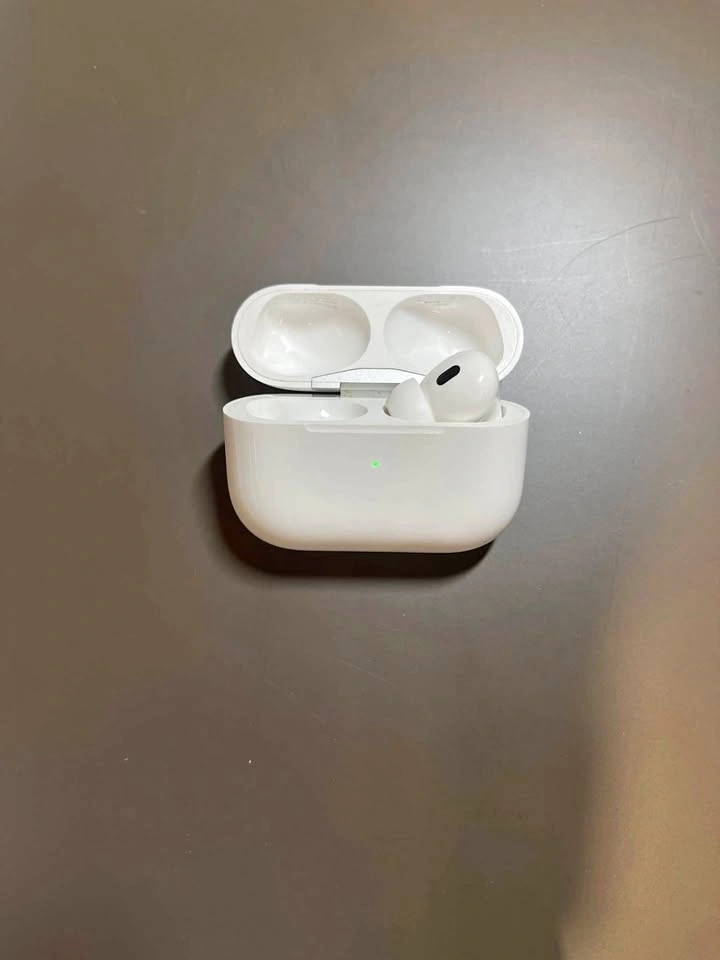 Apple Air Pod Pro 2nd gen (read description)