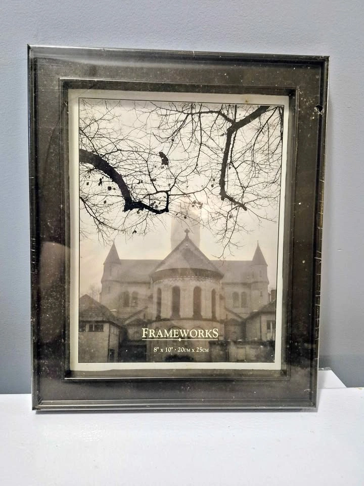 Frameworks 8x10 Picture Frame