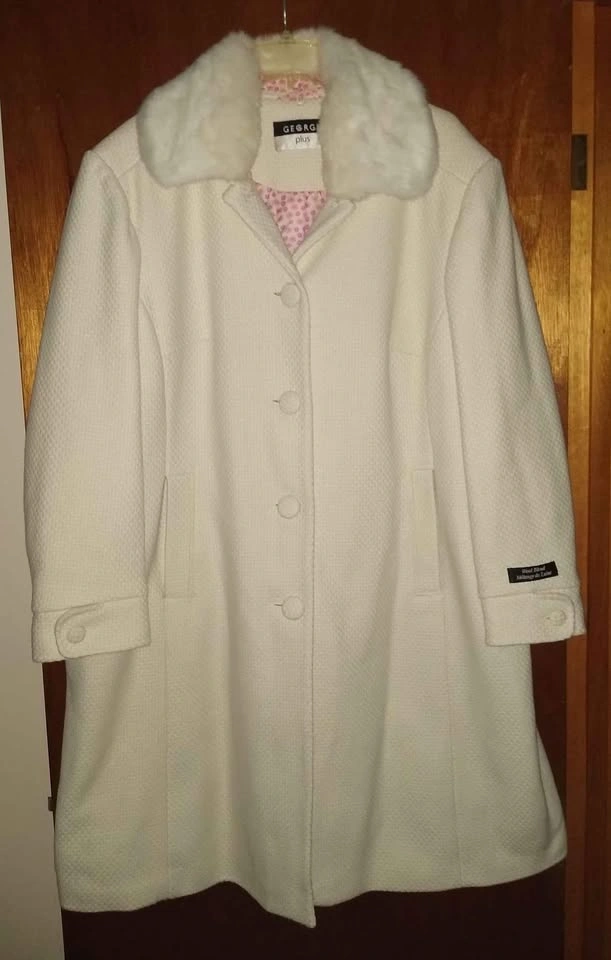 Women's Plus Size Coat. (Size 3X)