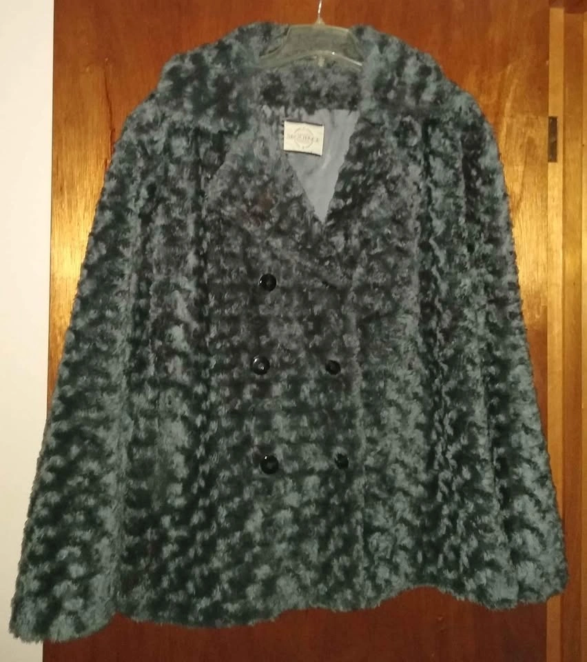 Women's Grey Plus Size Coat. (Size 2X)