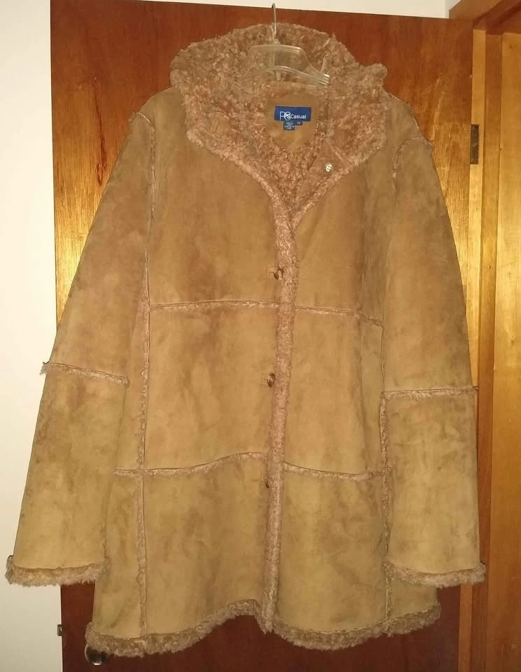Women's Plus Size Coat. (Size 2X)