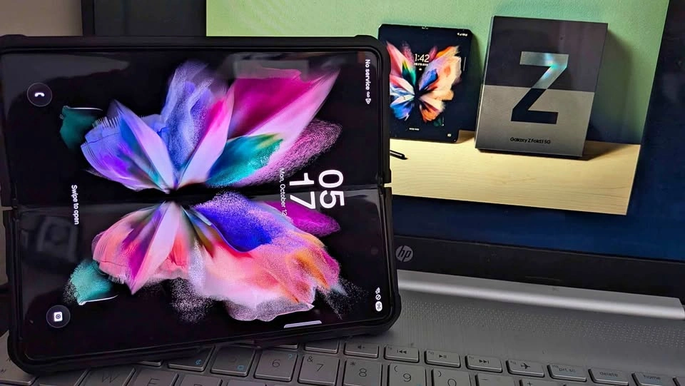 Samsung Galaxy Z Fold 3 – 256GB – Great Condition