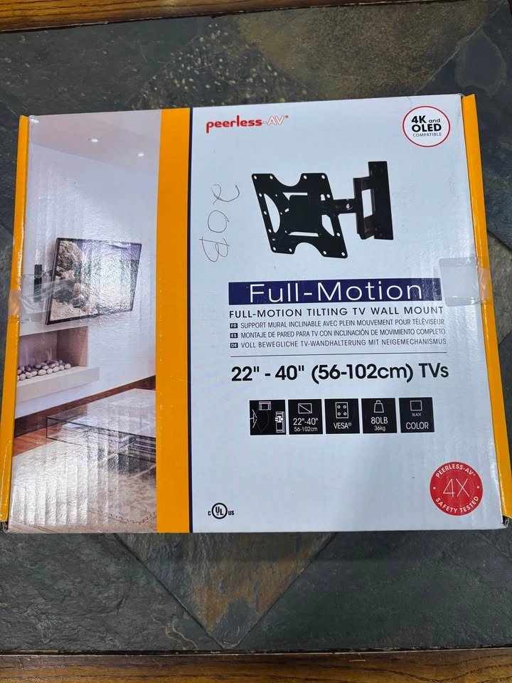 Peerless-AV Full-Motion Articulating TV Wall Mount (22"-40")
