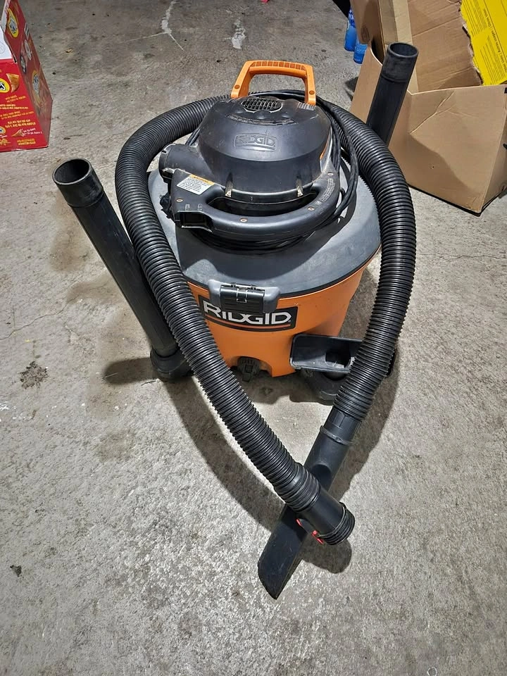RIDGID Wet/Dry Shop Vacuum - Excellent Working Condition
