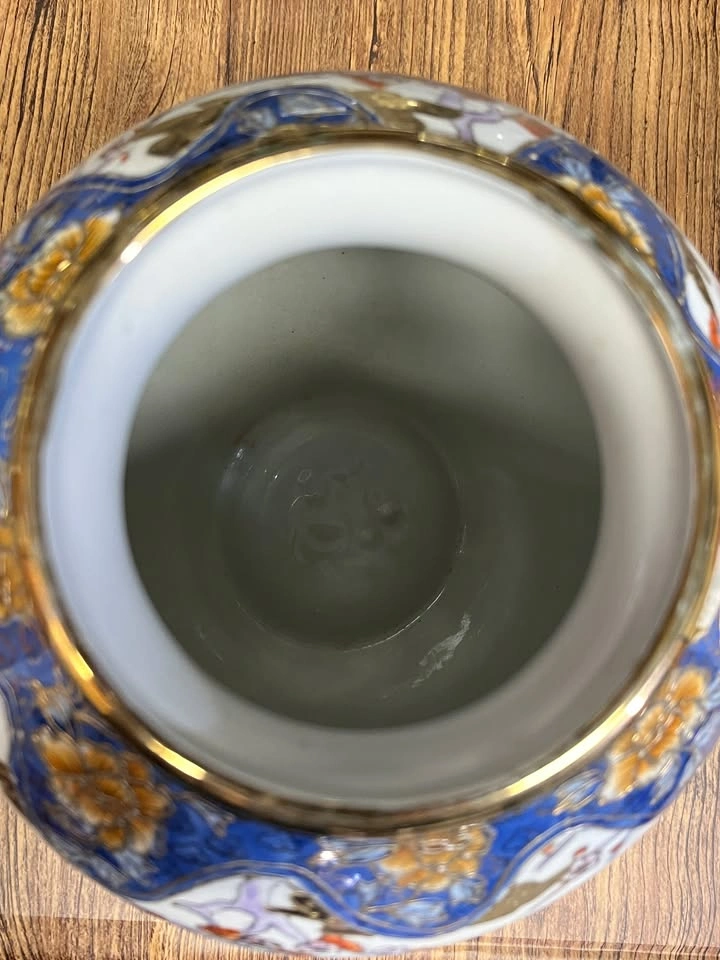 Vintage East Asian-style Porcelain or Ceramic Decorative Vase - photo 3