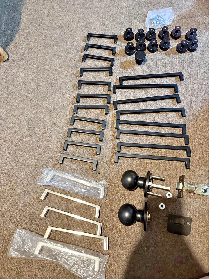 Door nobs and door handle set