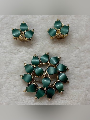 Vintage Green Glass Cabochon Brooch Clip On Earrings Set - photo 2