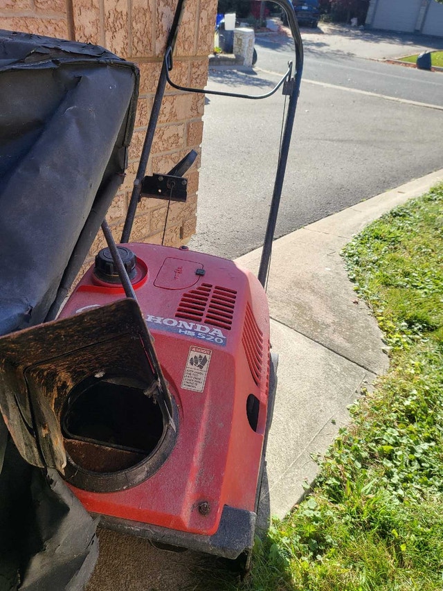 Honda HS 520 Snowblower - photo 2